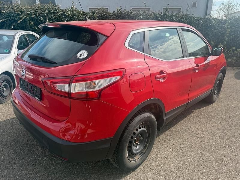Gebraucht Nissan Qashqai 116 PS (85 kW) 2017 Rot SUV