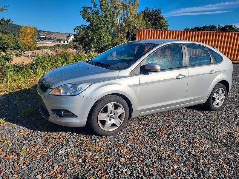 Silber Gebraucht 2011 Ford Focus Style Limousine | 1.600 € (Superpreis) - Bild 1/4