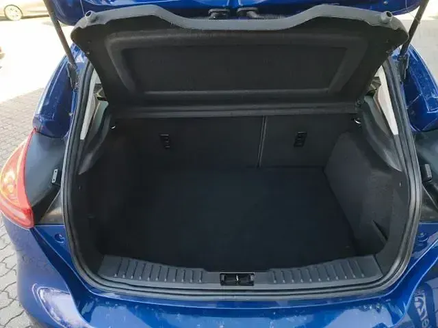 Usado Ford Focus Trend 125 CV (91 kW) 2018 Azul Berlina