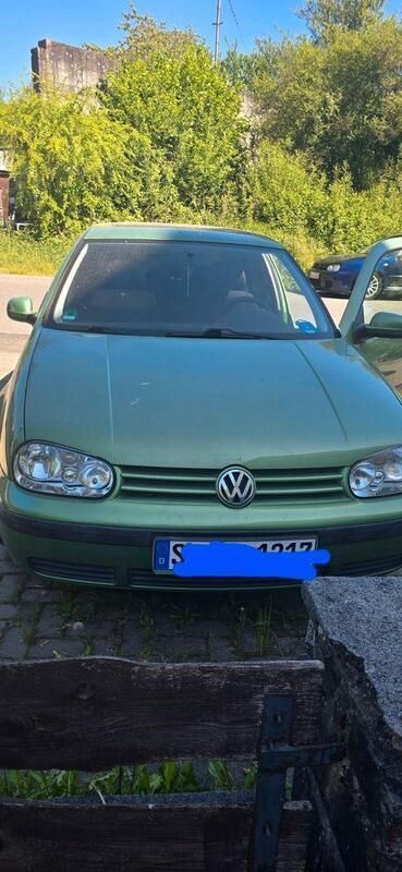 Grün Gebraucht 1999 VW Golf IV Basis Kleinwagen | 750 € (Superpreis) - Bild 1/4