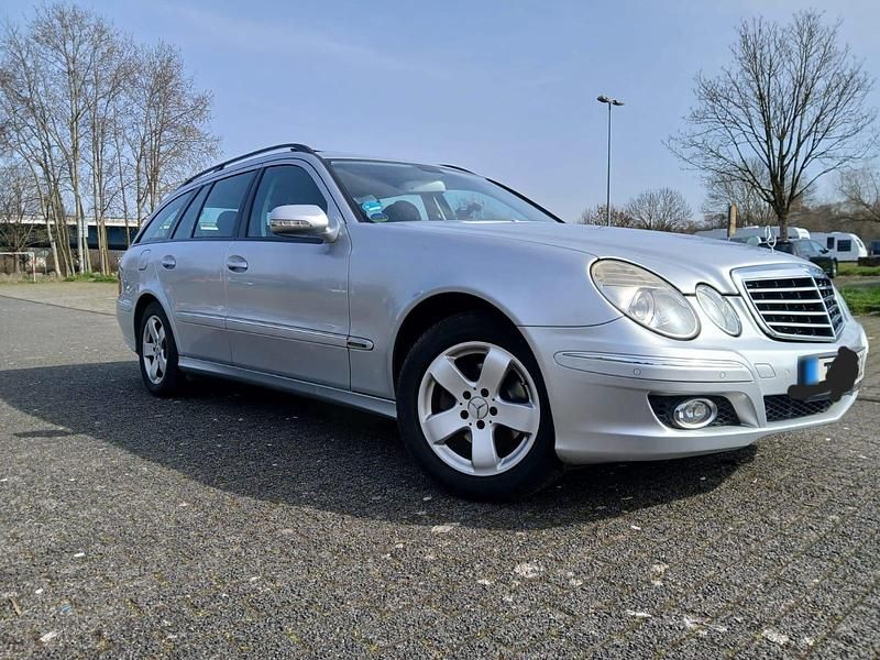 Gebraucht Mercedes E200 2007 Silber Limousine