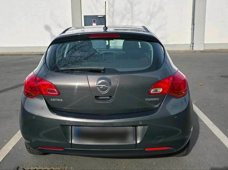 Gebraucht Opel Astra 140 PS (102 kW) 2012 Grau Kombi