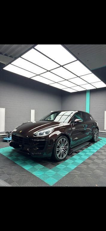 Braun Gebraucht 2014 Porsche Macan Turbo SUV | 33.499 € (Teuer) - Bild 1/4