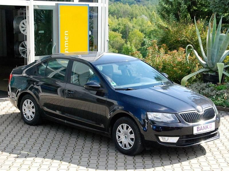 Schwarz Gebraucht 2013 Skoda Octavia Limousine | 5.750 € (Etwas zu teuer) - Bild 1/4