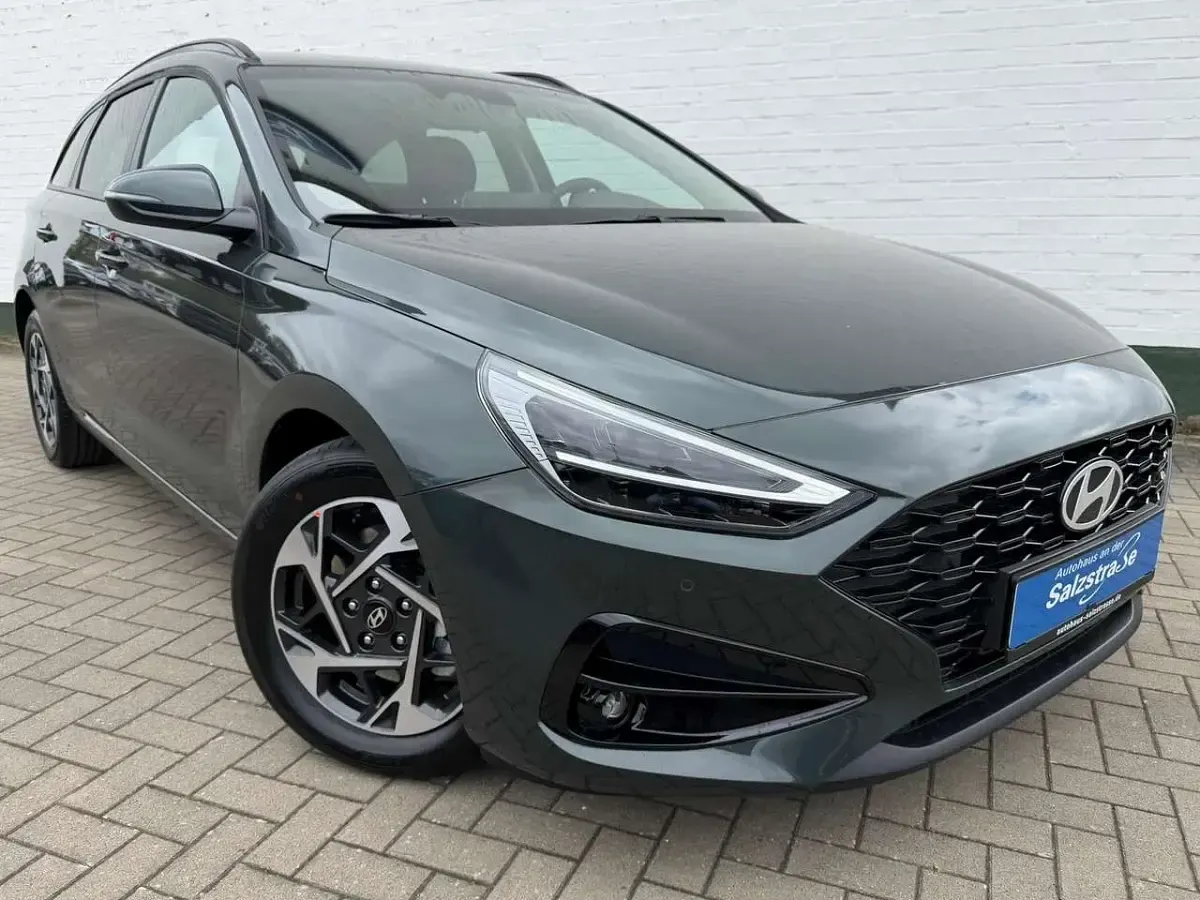 Neu Hyundai i30 150 PS (110 kW) 2026 Cypress green Kombi