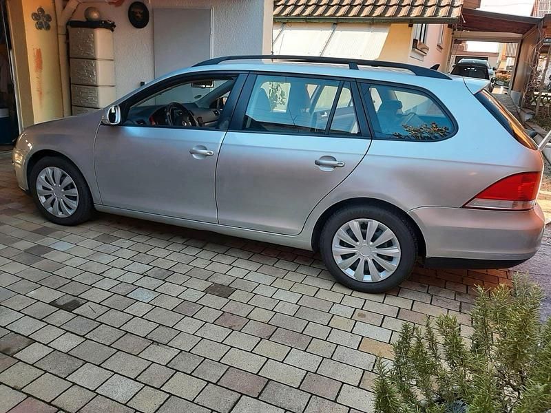 Gebraucht VW Golf V Trendline 102 PS (75 kW) 2009 Kombi