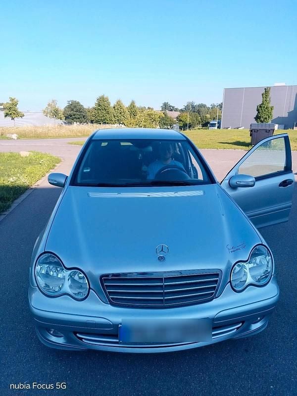 Grau Gebraucht 2005 Mercedes C180 Kombi | 2.100 € (Guter Preis) - Bild 1/4