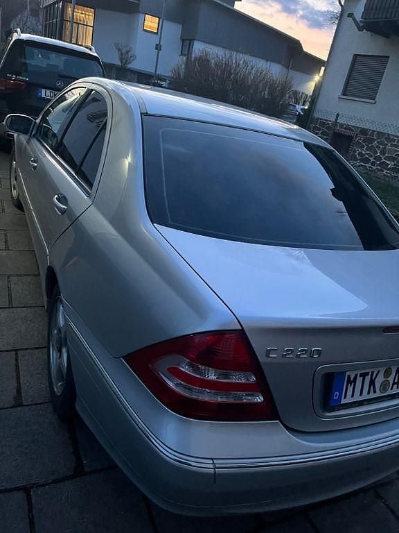 Gebraucht Mercedes 220 150 PS (110 kW) 2005 Silber Limousine