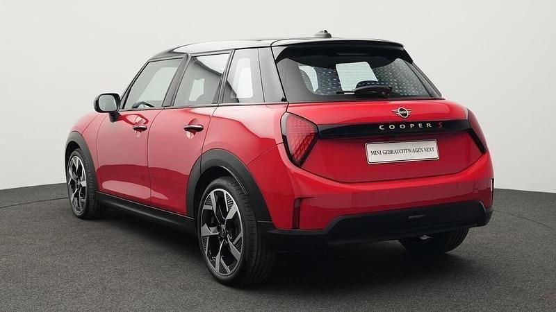 Używany Mini Cooper S Classic 204 KM (150 kW) 2024 Czerwony Hatchback