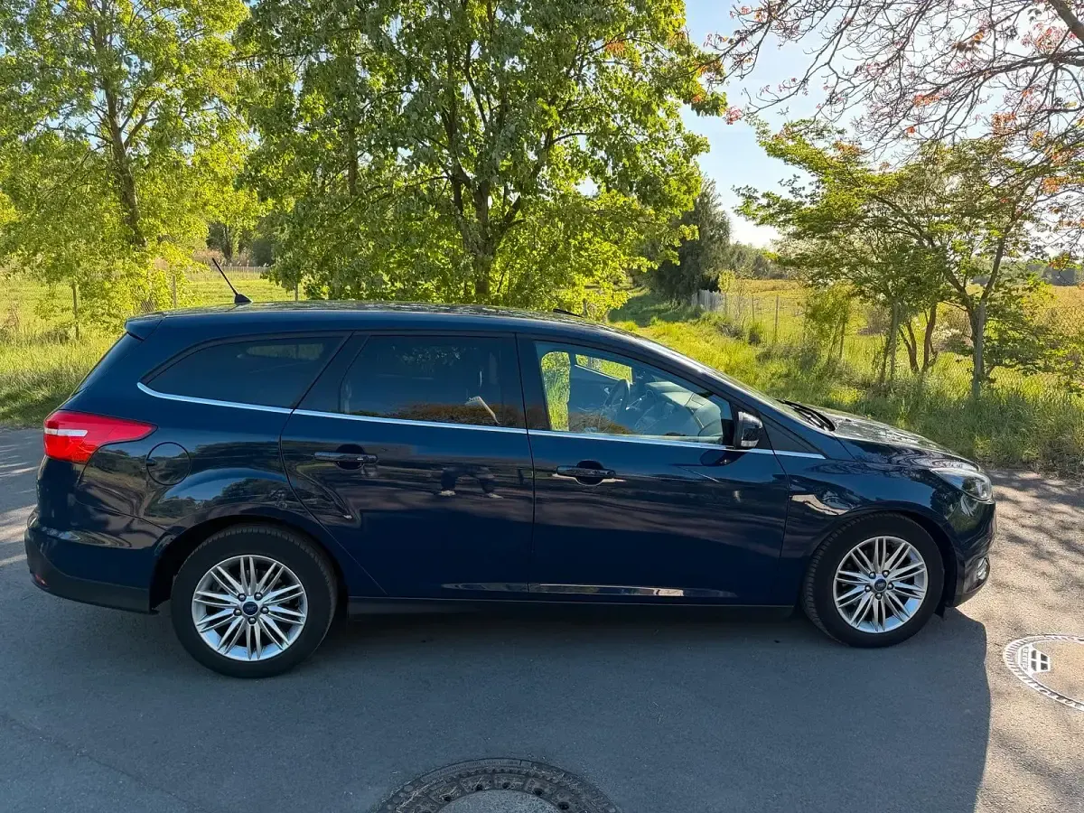 Używany Ford Focus 125 KM (91 kW) 2017 Niebieski Sedan/Limuzyna