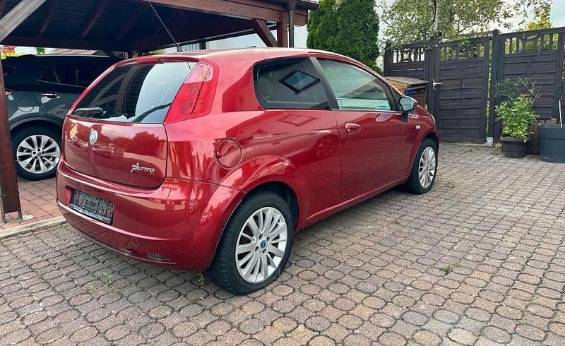 Rot Gebraucht 2006 Fiat Grande Punto Dynamic Kleinwagen | 800 € (Superpreis) - Bild 1/3