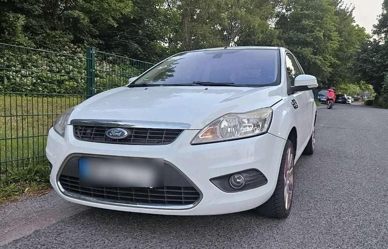 Weiß Gebraucht 2008 Ford Focus Ambiente Limousine | 1.400 € (Guter Preis) - Bild 1/4