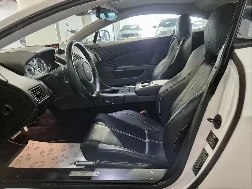 Gebraucht Aston Martin Vantage 426 PS (313 kW) 2013 Weiß Coupé