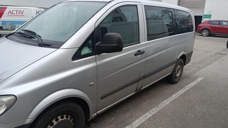 Silber Gebraucht 2004 Mercedes Vito Van / Kleinbus | 3.990 € - Bild 1/4