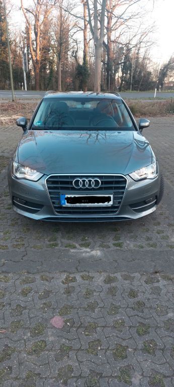 Grau Gebraucht 2016 Audi A3 Sportback Ambiente Limousine | 12.000 € (Fairer Preis) - Bild 1/4