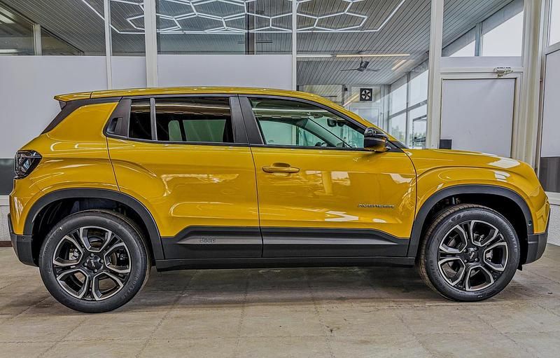 Neu Jeep Avenger Summit 101 PS (74 kW) 2025 Gelb vitalic 554 SUV