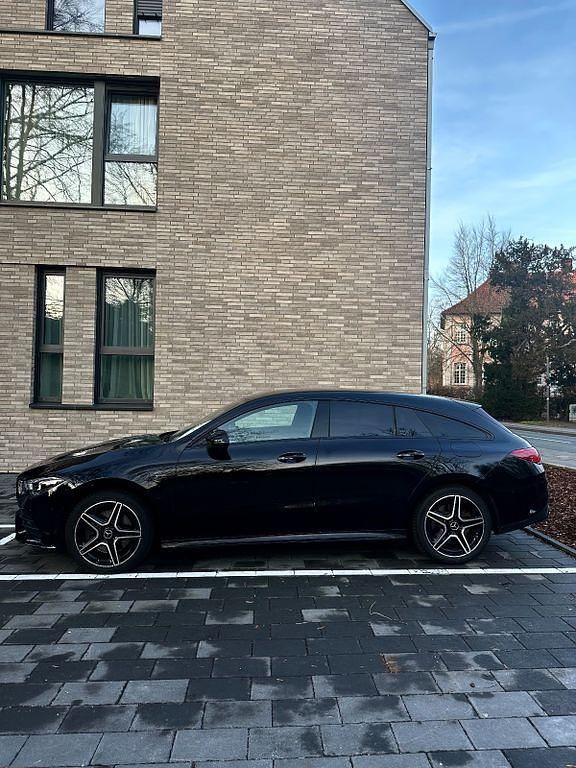 Schwarz Gebraucht 2020 Mercedes CLA250e Shooting Brake Kombi | 24.990 € (Fairer Preis) - Bild 1/4