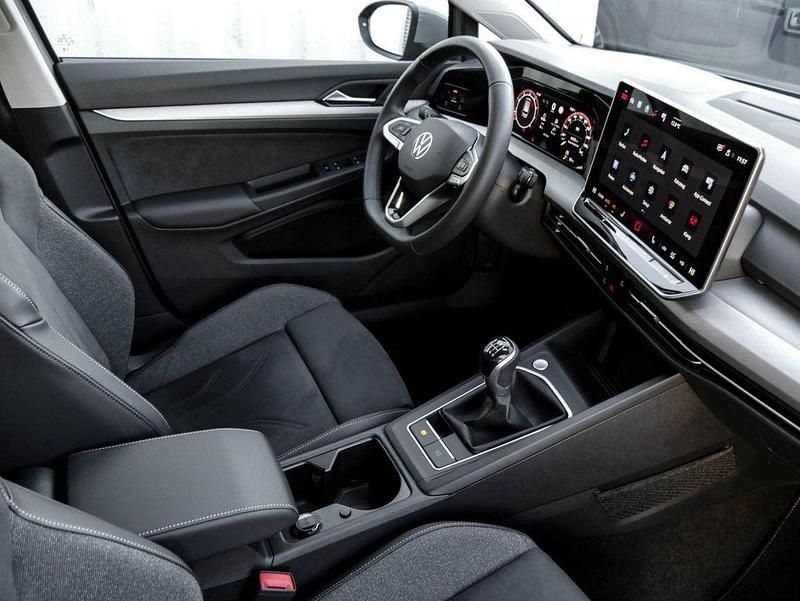 Gebraucht VW Golf VIII Life 116 PS (85 kW) 2025 Grau Kombi