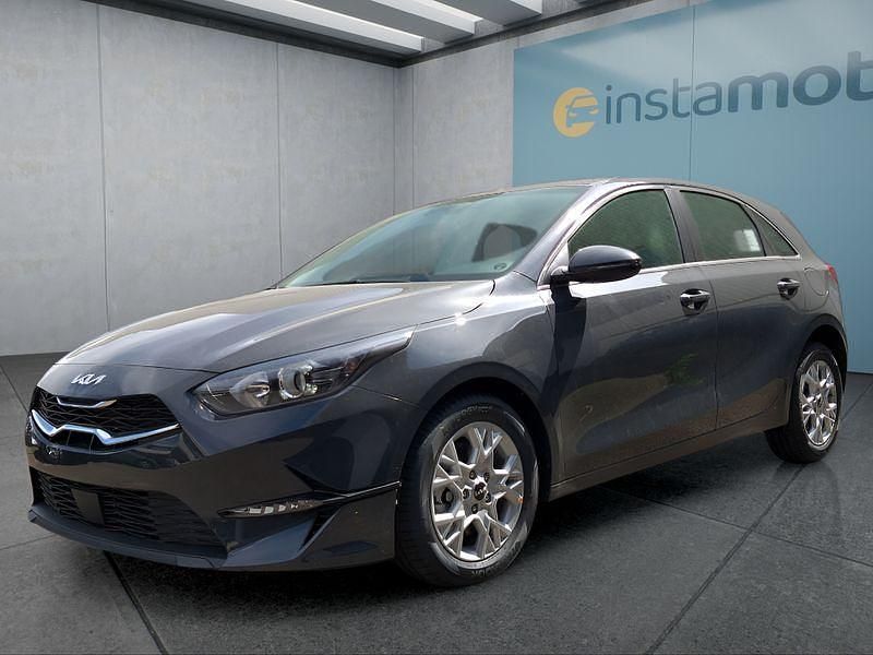 Grau Neu 2025 Kia Ceed 4 Kleinwagen | 27.949 € (Fairer Preis) - Bild 1/4