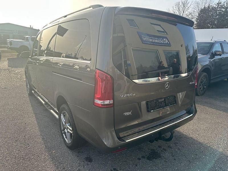 Gebraucht Mercedes V220 190 PS (139 kW) 2016 Indiumgrau Van / Kleinbus