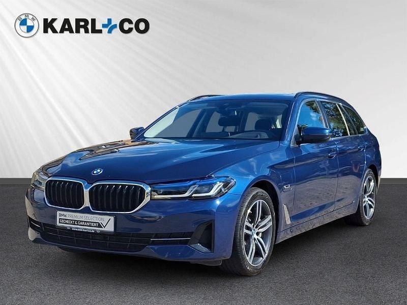 Blau Gebraucht 2021 BMW 530e Shadowline Kombi | 33.998 € (Guter Preis) - Bild 1/4