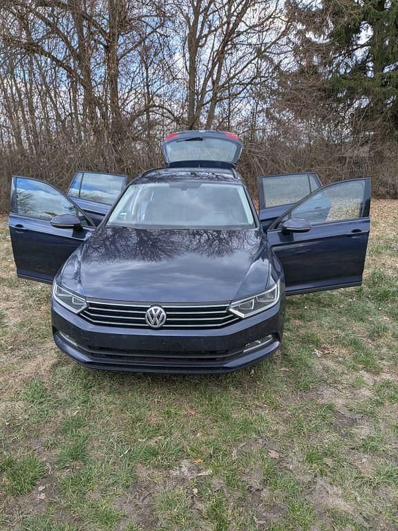 Gebraucht VW Passat Trendline 150 PS (110 kW) 2015 Blau Kombi
