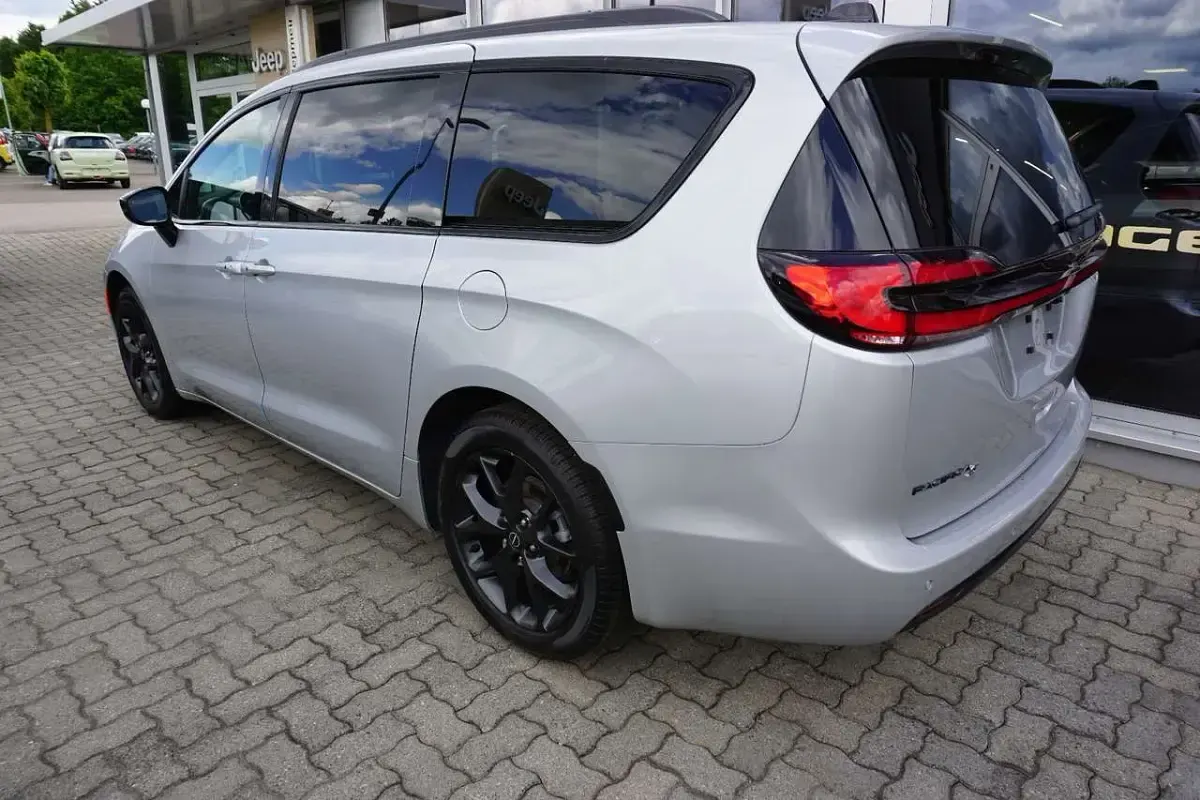 Nuevo Chrysler Pacifica 291 CV (214 kW) 2026 Plateado Van