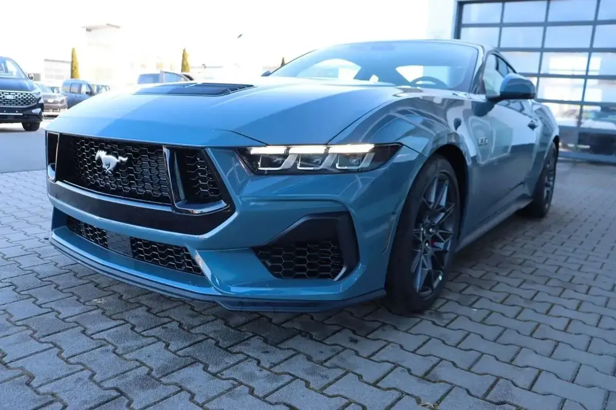 Neu Ford Mustang GT Fastback 446 PS (328 kW) 2026 Grabberblue metallic Coupé