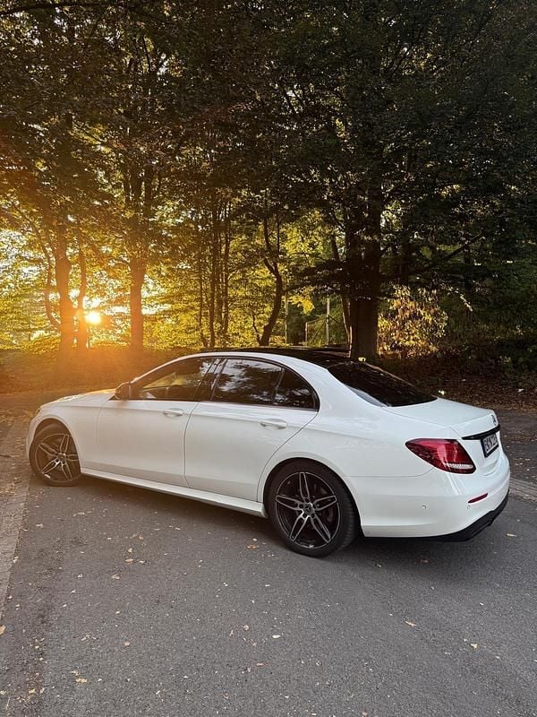 Gebraucht Mercedes E350 AMG line 286 PS (210 kW) 2017 Weiß Limousine