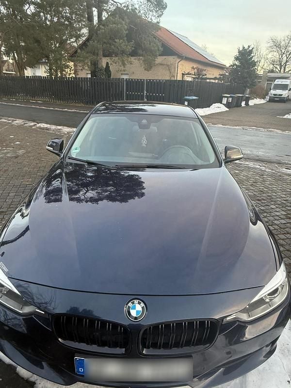 Gebraucht BMW 318 143 PS (105 kW) 2013 Blau Limousine