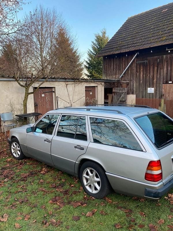 Gebraucht Mercedes E230 131 PS (96 kW) 1989 Silber Kombi
