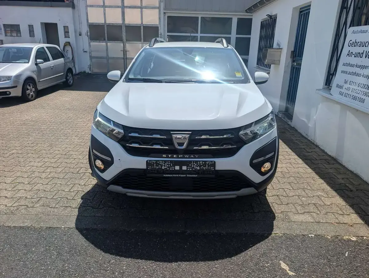 Gebraucht Dacia Sandero Comfort 101 PS (74 kW) 2021 Gletscherweiss SUV
