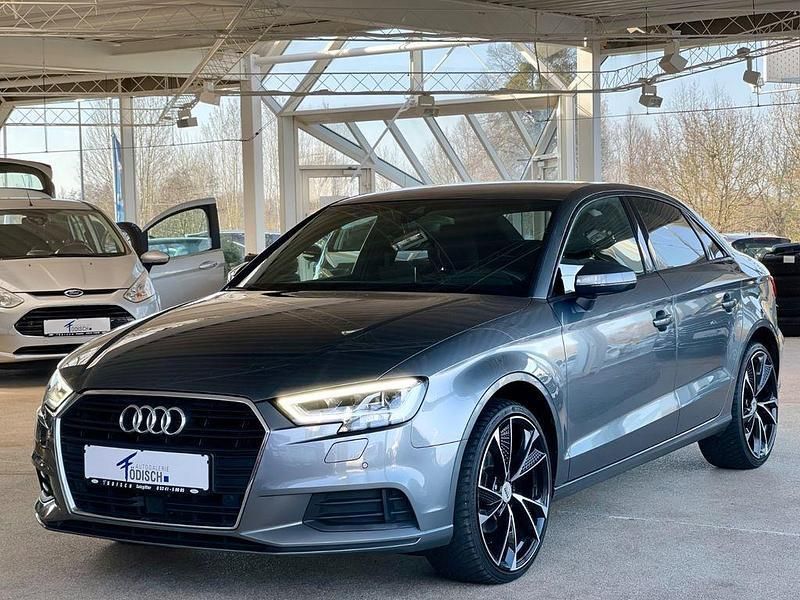Grau Gebraucht 2018 Audi A3 Sport Limousine | 21.360 € (Fairer Preis) - Bild 1/4