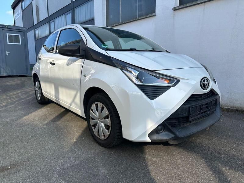 Gebraucht Toyota Aygo 72 PS (52 kW) 2019 Weiß Kleinwagen