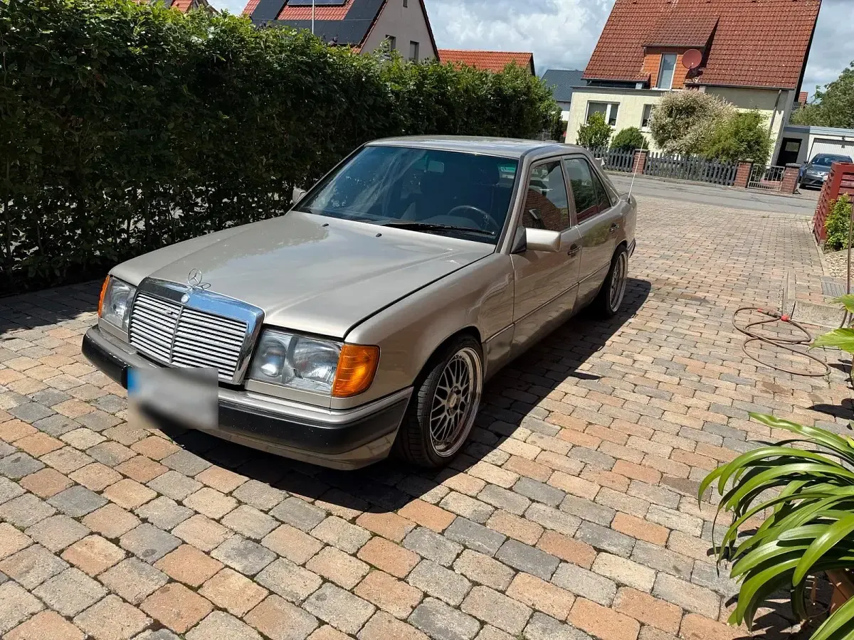 Gebraucht Mercedes E260 160 PS (117 kW) 1992 Gold Limousine