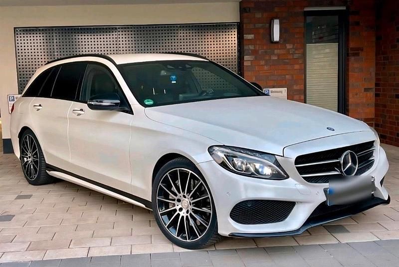 Weiß Gebraucht 2015 Mercedes C250 AMG line Limousine | 12.900 € (Fairer Preis) - Bild 1/4