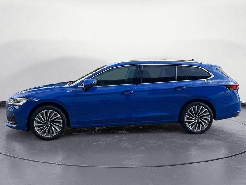 Gebraucht Skoda Superb LAURIN & KLEMENT 193 PS (141 kW) 2025 Blau Kombi