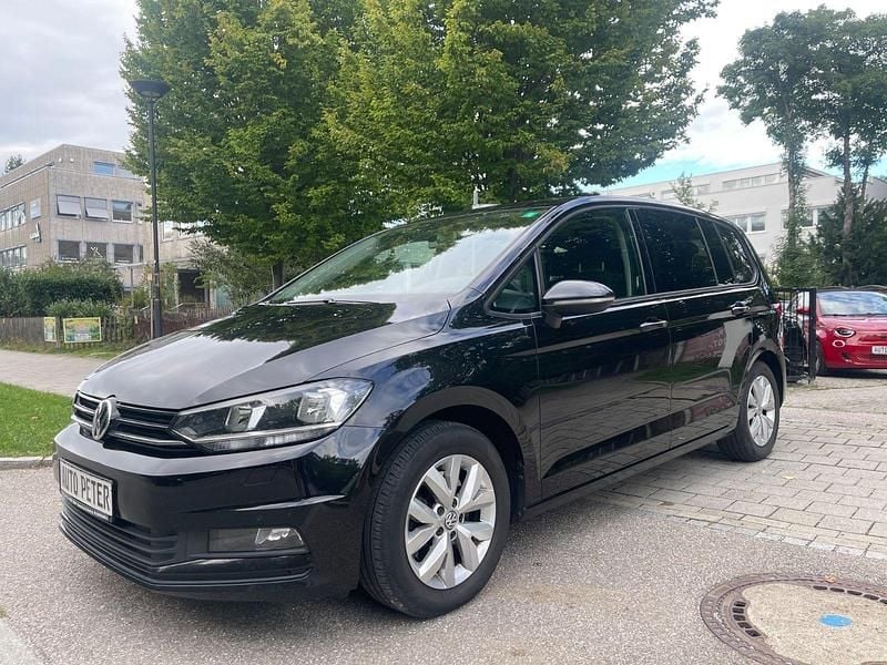 Schwarz Gebraucht 2018 VW Touran Trendline Van / Kleinbus | 13.700 € (Fairer Preis) - Bild 1/4