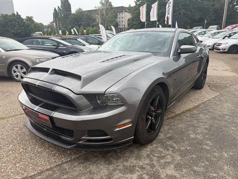 Grau Gebraucht 2013 Ford Mustang Coupé | 10.300 € (Fairer Preis) - Bild 1/4