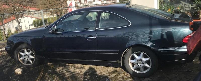 Gebraucht Mercedes CLK230 197 PS (144 kW) 2003 Schwarz Coupé