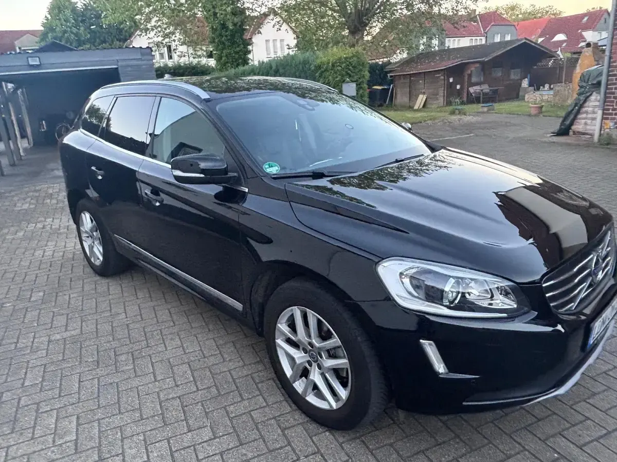 Gebraucht Volvo XC60 Momentum 190 PS (139 kW) 2016 Schwarz SUV
