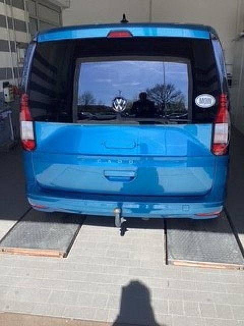 Gebraucht VW Caddy Basis 114 PS (83 kW) 2022 Costa azul metallic Van / Kleinbus