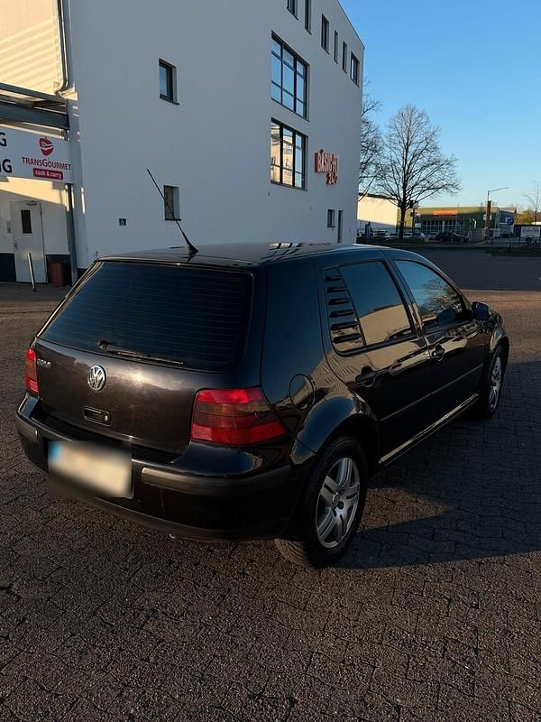 Usata VW Golf IV 75 CV (55 kW) 2000 Nero Utilitaria