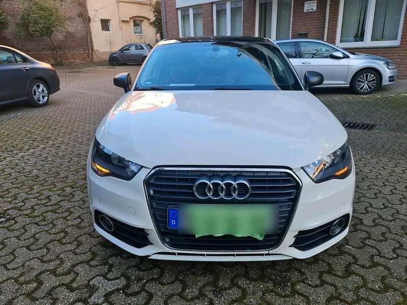 Weiß Gebraucht 2014 Audi A1 Sportback Kleinwagen | 11.500 € (Fairer Preis) - Bild 1/4