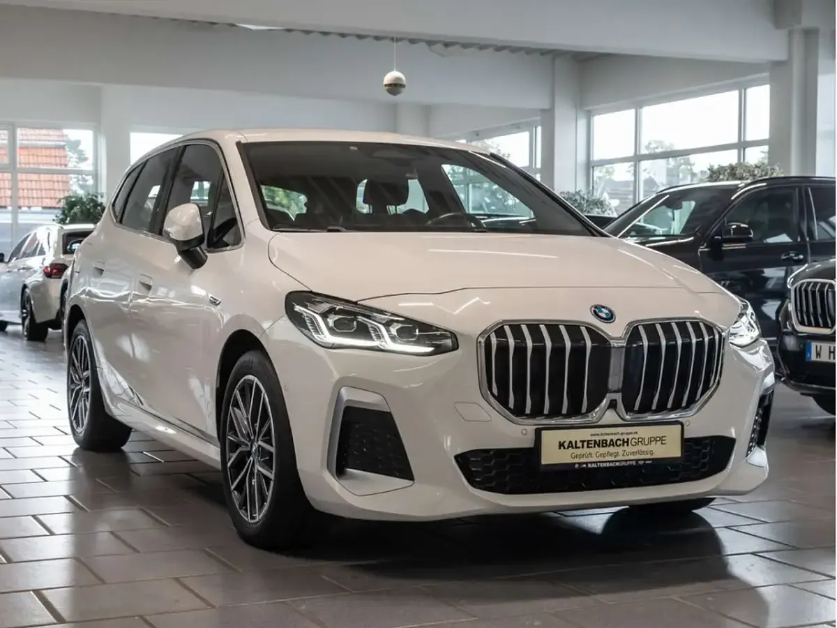 Gebraucht BMW 225 Active Tourer M Sport 245 PS (180 kW) 2022 Alpinweiss iii Van / Kleinbus