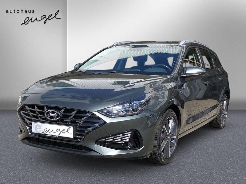 Grau Gebraucht 2022 Hyundai i30 Trend Kombi | 17.895 € (Fairer Preis) - Bild 1/4