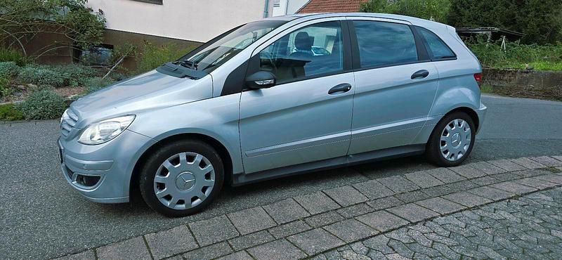 Grau Gebraucht 2006 Mercedes B170 Van / Kleinbus | 5.500 € (Fairer Preis) - Bild 1/4