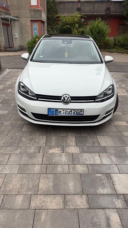 Weiß Gebraucht 2016 VW Golf VII Allstar Limousine | 12.500 € (Fairer Preis) - Bild 1/4