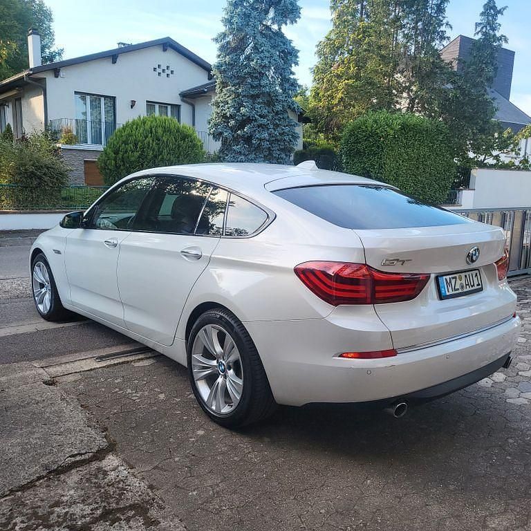 Weiß Gebraucht 2014 BMW 535 Gran Turismo Luxury Line Limousine | 19.303 € (Fairer Preis) - Bild 1/4