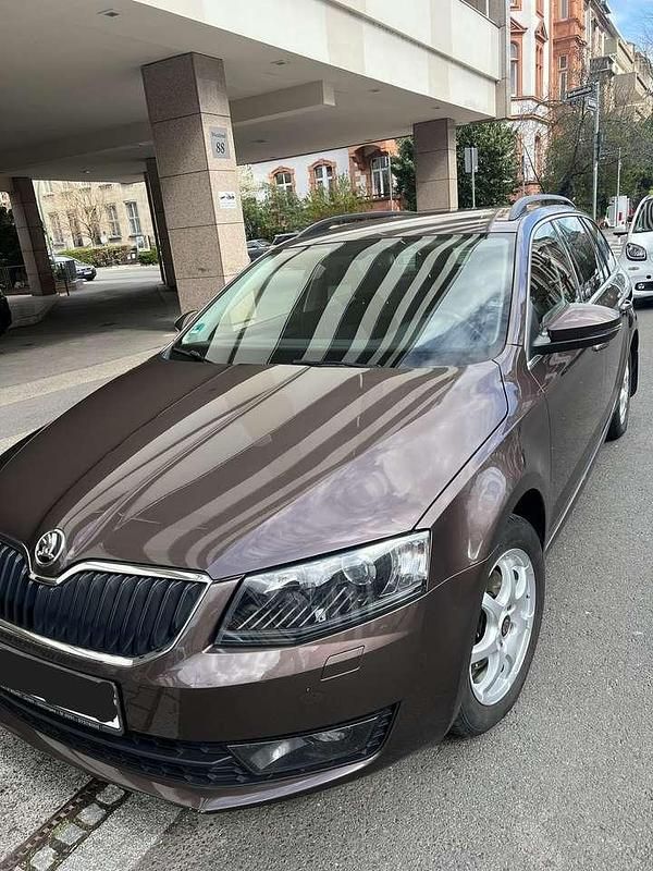 Gebraucht Skoda Octavia Style 150 PS (110 kW) 2015 Braun Kleinwagen